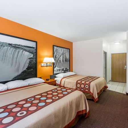 Super 8 By Wyndham Salina Hotel Eksteriør billede
