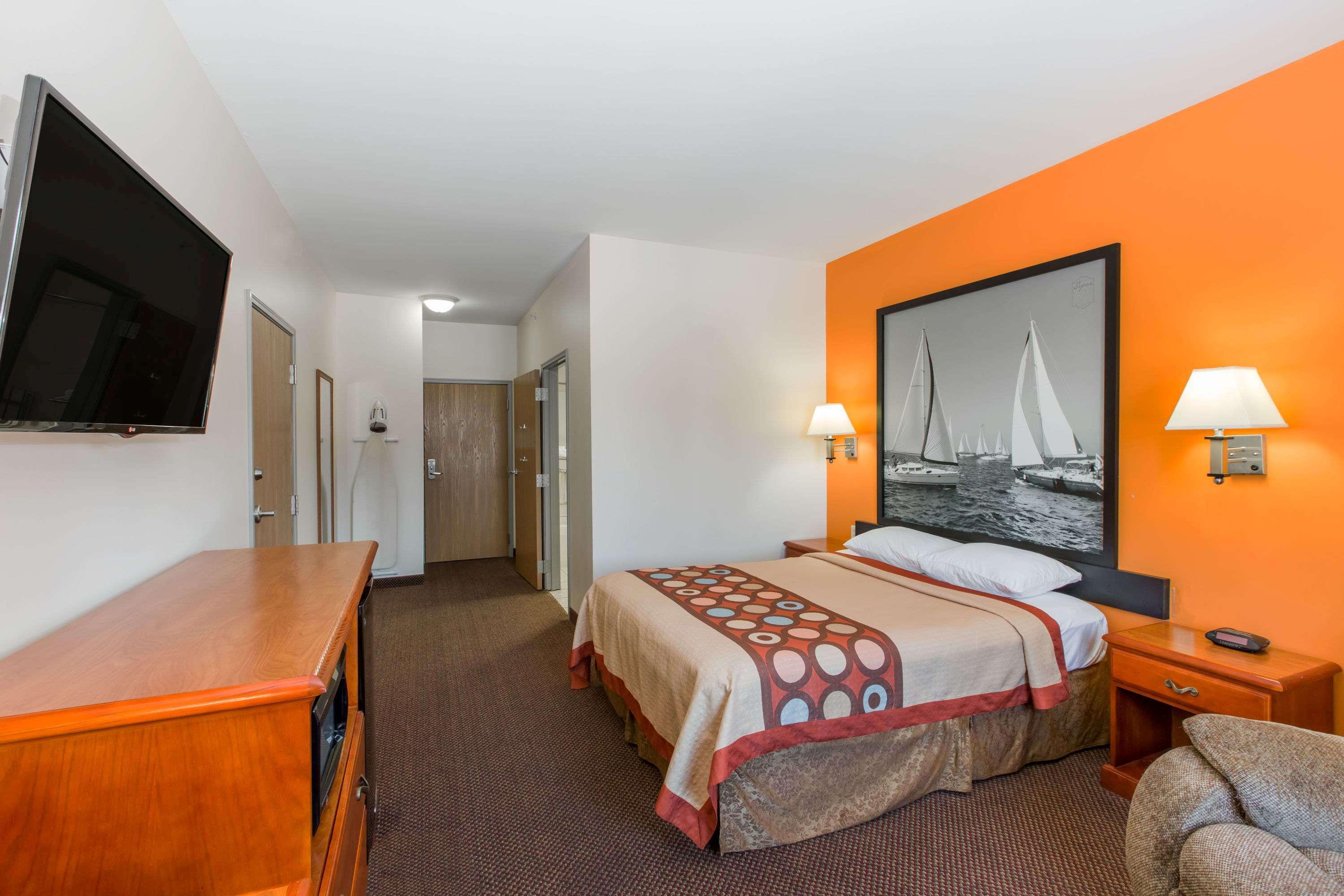 Super 8 By Wyndham Salina Hotel Eksteriør billede