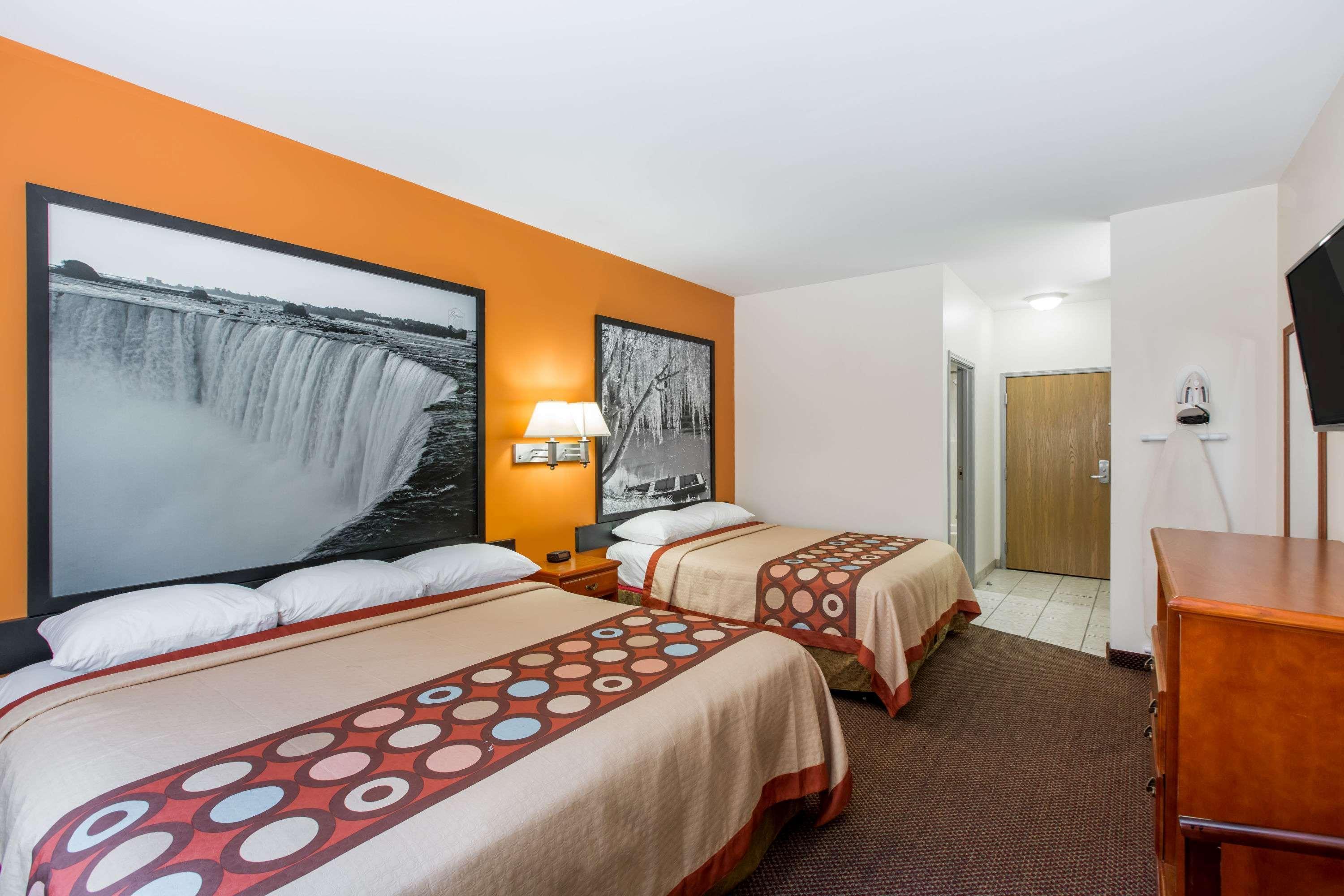 Super 8 By Wyndham Salina Hotel Eksteriør billede